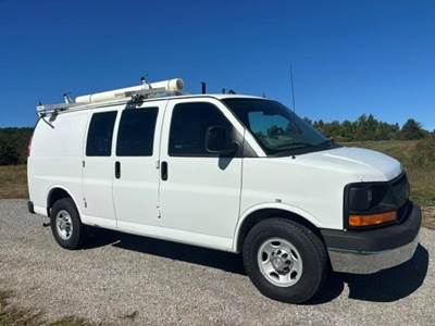 Chevrolet Express 2500 Cargo Van - 305HP, Automatic