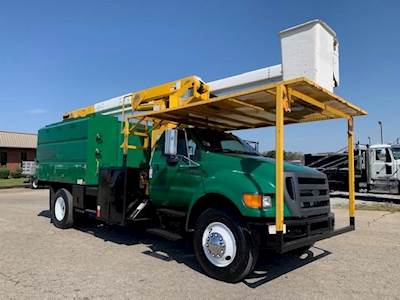 Ford F-750 XL Chipper Truck - Cummins, 220HP, 6 Speed Manual