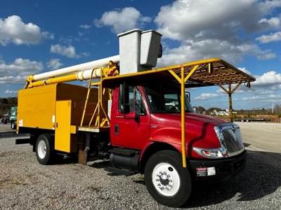 International DuraStar 4300 Chipper Truck - MAXFORCE DT, 225HP
