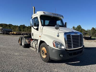 Freightliner Cascadia 125 Day Cab Truck - Detroit 450HP, 6 Speed Allison Rds Automatic