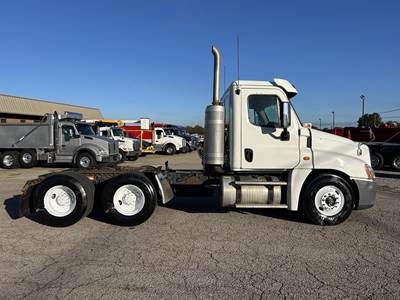 Freightliner Cascadia 125 Day Cab Truck - Detroit 450HP, 6 Speed Allison Rds Automatic