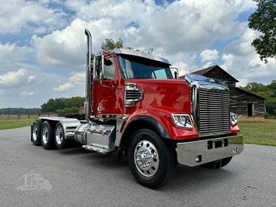 Freightliner Coronado 122 SD Tri Axle Day Cab Truck - Cummins 600HP, 18 Speed Manual