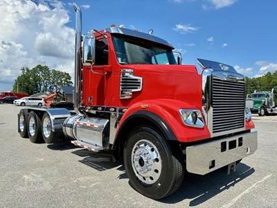 Freightliner Coronado 122 SD Tri Axle Day Cab Truck - Cummins 600HP, 18 Speed Manual