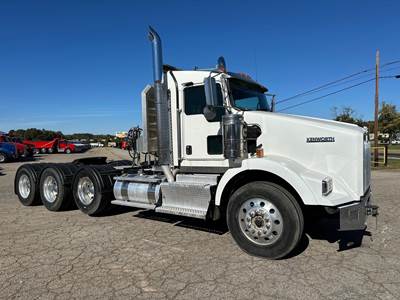 Kenworth T800 Tri Axle Day Cab Truck - Cummins 550HP, 18 Speed Manual