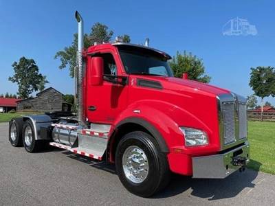 Kenworth T880 Day Cab Truck - Cummins 525HP, 13 Speed Manual