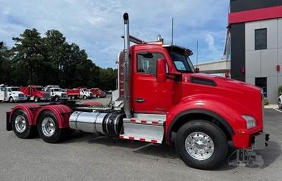 Kenworth T880 Day Cab Truck - Cummins 525HP, 13 Speed Manual