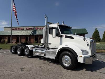 Kenworth T880 Tri Axle Day Cab Truck - Cummins 550HP, 18 Speed Ultrashift Amt