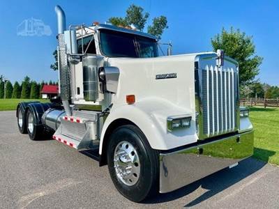 Kenworth W900 Day Cab Truck - Cummins 485HP, 13 Speed Manual