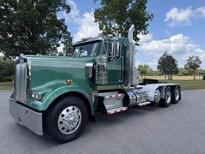 Kenworth W900 Tri Axle Day Cab Truck - Cummins 600HP, 18 Speed Manual