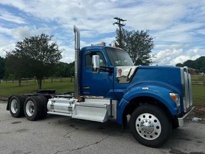 Kenworth W990 Day Cab Truck - Cummins 500HP, 10 Speed Manual