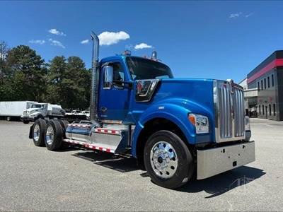 Kenworth W990 Day Cab Truck - Cummins 500HP, 10 Speed Manual