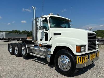 Mack CHN613 Tri Axle Day Cab Truck - AC460 480HP, 18 Speed Manual