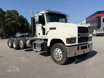 Mack PINNACLE 84T Tri Axle Day Cab Truck - MP8 505HP, 13 Speed Mdrive Hd Automatic