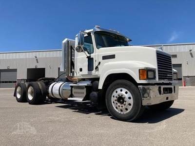 Mack Pinnacle CHU613 Day Cab Truck - MP8 505HP, 18 Speed Manual