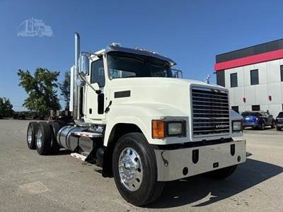 Mack Pinnacle CHU613 Day Cab Truck - MP8 505HP, 18 Speed Manual