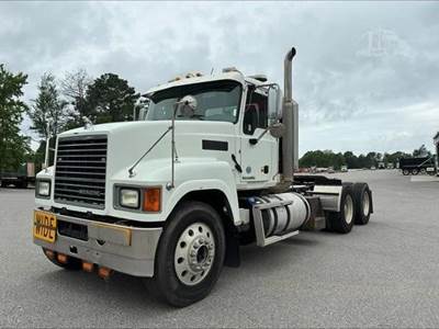 Mack Pinnacle CHU613 Day Cab Truck - MP8-505C 505HP, 18 Speed Manual