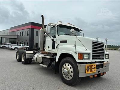 Mack Pinnacle CHU613 Day Cab Truck - MP8-505C 505HP, 18 Speed Manual