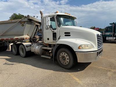 Mack Pinnacle CXU613 Day Cab Truck - MP7-395C 335HP, 8Ll Manual