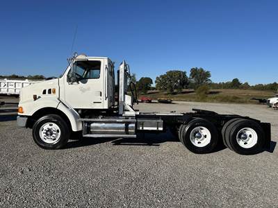 Sterling L9500 Day Cab Truck - Caterpillar 430HP, 10 Speed Manual
