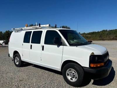 Chevrolet 2500 19 ft Box Truck - Automatic
