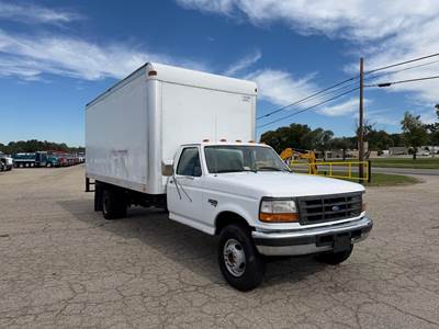 Ford F-450 18 ft Box Truck - 215HP, Automatic