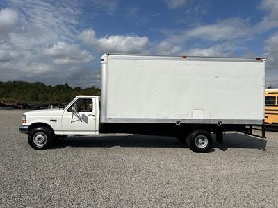 Ford F-450 18 ft Box Truck - 215HP, Automatic