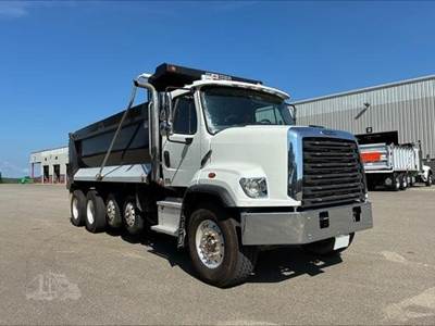 Freightliner 108SD Quad Axle Dump Truck - Cummins 370HP, 6 Speed Allison Rds Automatic, 17.5' Dump