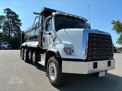 Freightliner 108SD Quad Axle Dump Truck - Cummins 370HP, 6 Speed Allison Rds Automatic, 17.5' Dump