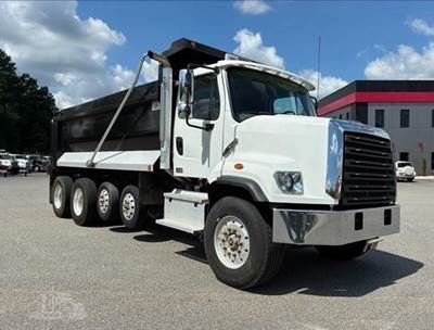 Freightliner 108SD Quad Axle Dump Truck - Cummins 370HP, 6 Speed Allison Rds Automatic, 17.5' Dump