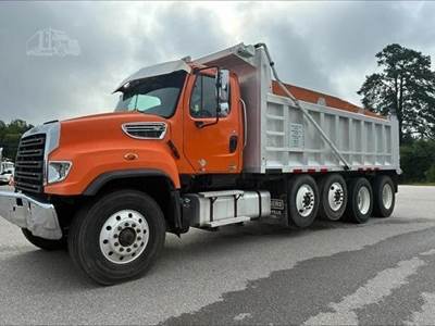 Freightliner 114SD Quad Axle Dump Truck - Detroit 450HP, 8Ll Manual, 20' Dump