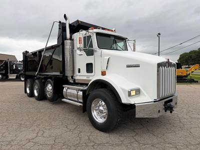 Kenworth T800 Tri Axle Dump Truck - Caterpillar 475HP, 8Ll Manual, 17' Dump