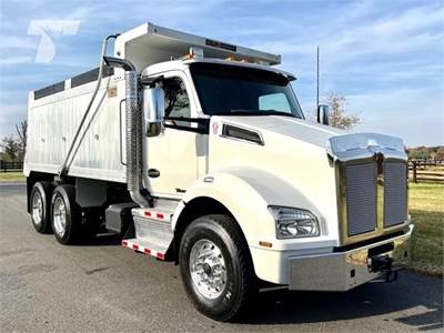 Kenworth T880 Dump Truck - Paccar 455HP, 10 Speed Ultrashift Amt