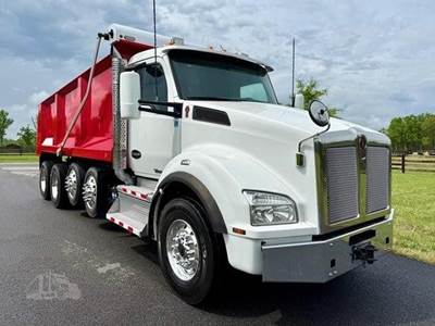 Kenworth T880 Quad Axle Dump Truck - Paccar 405HP, 18 Speed Ultrashift Plus Automatic, 20' Dump