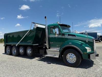 Kenworth T880 Quad Axle Dump Truck - Cummins 450HP, 6 Speed Allison Rds Automatic, 19' Dump