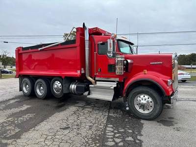 Kenworth W900 Tri Axle Dump Truck - Cummins 525HP, 6 Speed Allison Rds Automatic, 17' Dump