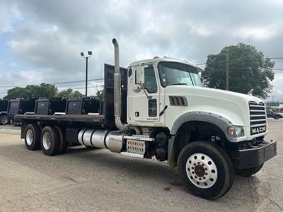 Mack Granite GU713 Tandem Axle 22 ft Flatbed Dump Truck - 455HP, 8Ll Manual