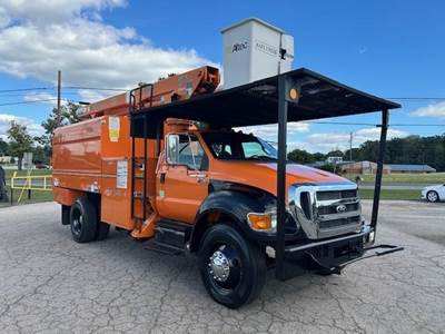 Ford F-750 XL Single Axle Forestry Bucket Truck - Cummins, 240HP, 6 Speed Manual