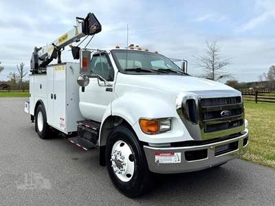 Ford F-750 XL Mechanic / Service Truck - Cummins, 240HP, Automatic