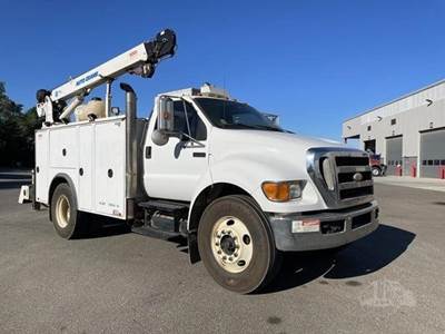 Ford F-750 XLT Mechanic / Service Truck - Caterpillar, 300HP, 7 Speed Manual