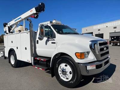 Ford F-750 XLT Mechanic / Service Truck - Caterpillar, 300HP, 7 Speed Manual