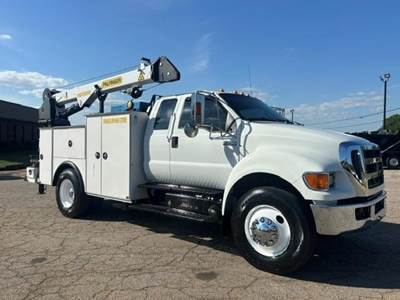 Ford F-750 XLT Mechanic / Service Truck - Cummins, 300HP, Automatic