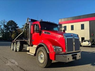 Kenworth T880 Tri Axle Roll Off Truck - Paccar, 510HP, 18 Speed Manual