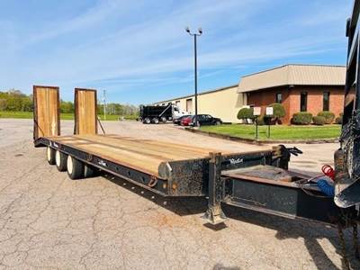 Winston 30x102 Tri Axle Steel Tag Trailer - Fixed Axle