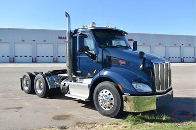 Peterbilt 579 Day Cab Truck - Paccar 380HP, 10 Speed Manual