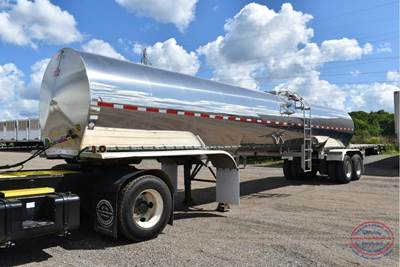 Tremcar 42FT SANITARY 3A TANKER Tandem Axle Stainless Steel Food Grade Tanker Trailer - Air Ride