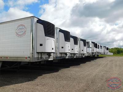 Hyundai (2) 53FT REEFERS - FLAT FLOOR- LOG POST- SKIRTS Reefer Trailer