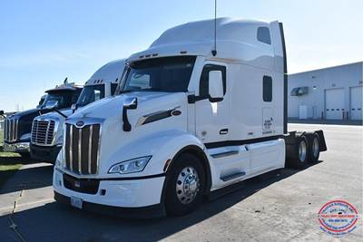 Peterbilt 579 Sleeper Semi Truck - Raised Roof Sleeper, Paccar 483HP, Automatic