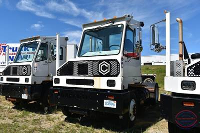 Capacity TJ5000DR Yard Spotter Truck - Cummins, 200HP, Automatic