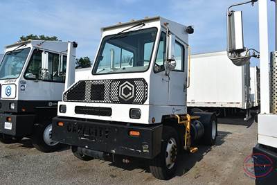 Capacity TJ5000DR Yard Spotter Truck - Cummins, 200HP, Automatic