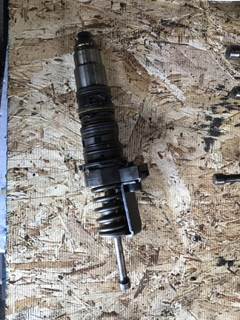 Cummins ISX Fuel Injector for a Cummins ISX EPA 04